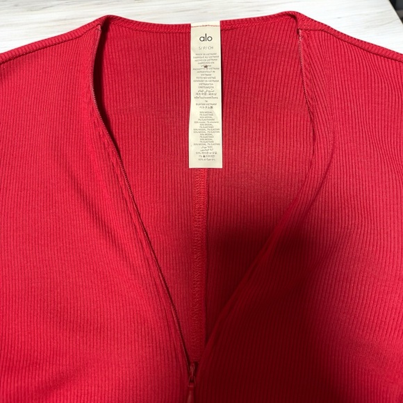 alo yoga Vibrant Red Long Sleeve Top - Picture 5 of 6